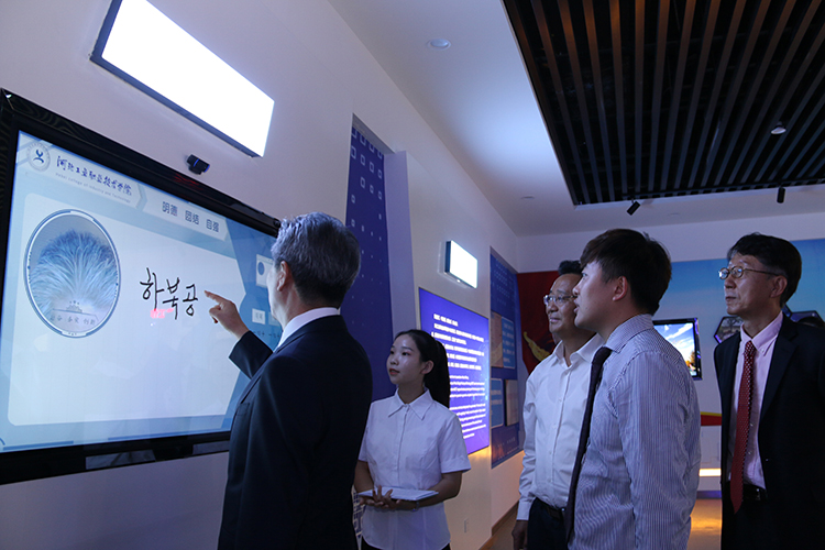 1569745785765412.jpg IMG_4676.JPG